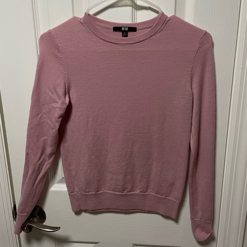 Uniqlo women pink sweater size XS in perfect condition